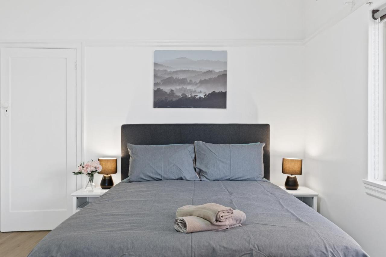 Burwood City Newly Renovated 2 Bed 2 Bath Free Private Parking Big Apt Sydney Eksteriør bilde